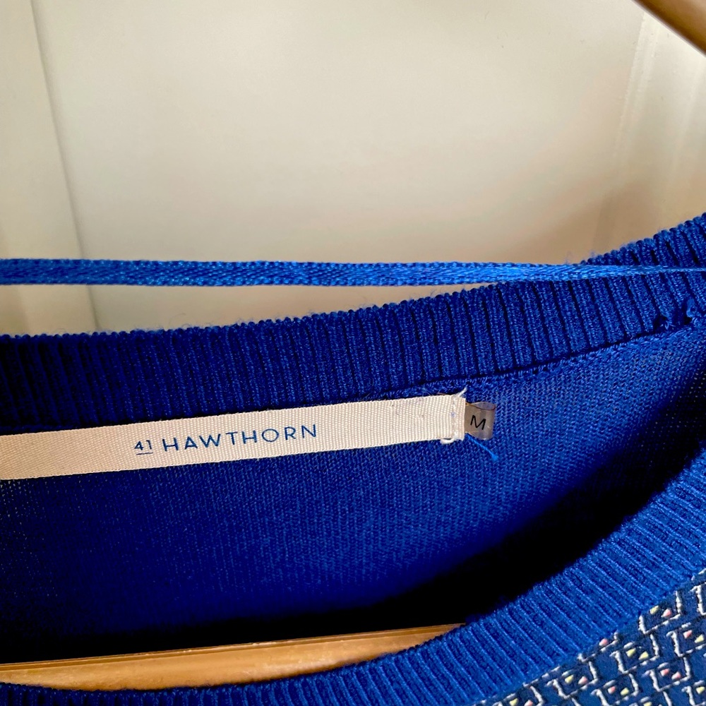 Super cute lightweight sweater. Perfect with white jeans on a summers evening!
